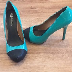 Teal/black heels size 9 by Michael Antonio